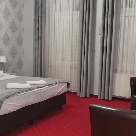 Hotel Nad Rzeczka Торунь Экстерьер фото