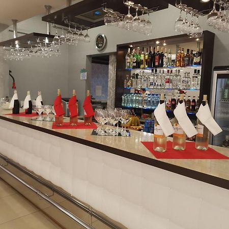 Hotel Nad Rzeczka Торунь Экстерьер фото