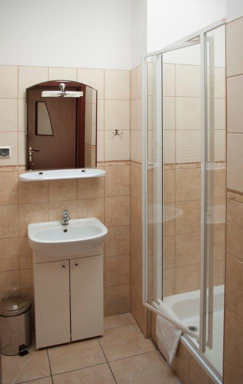 Hotel Nad Rzeczka Торунь Экстерьер фото