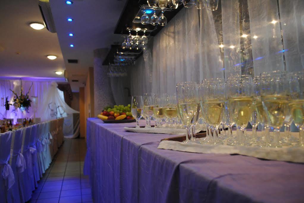 Hotel Nad Rzeczka Торунь Экстерьер фото