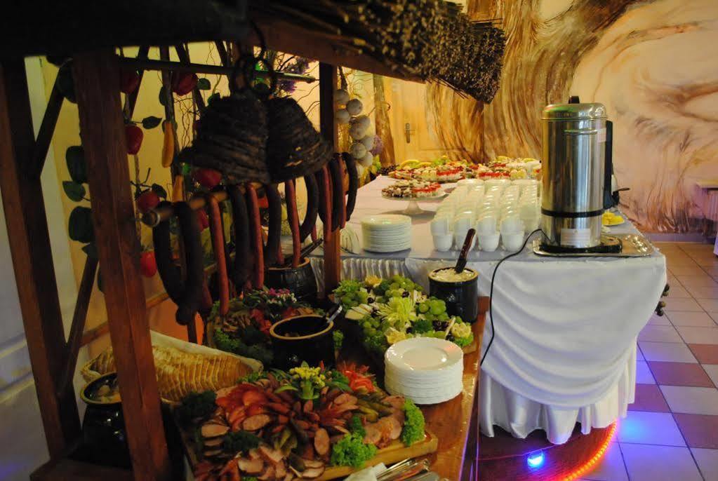 Hotel Nad Rzeczka Торунь Экстерьер фото